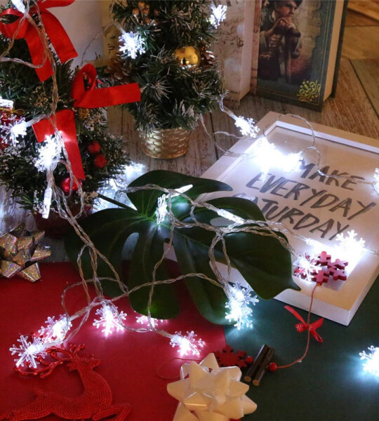 2/5/10M LED Snowflake String Fairy Lights Garland Christmas Tree New Year Room Valentine's Day Decoration Lighys USB Bat