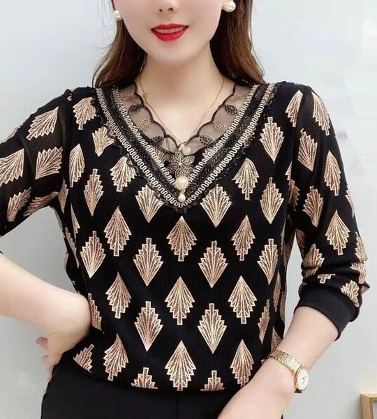 Office Lady Fashion Wave Printed Leaf T-shirt – Lace Spliced Embroidery Pearl Three-Dimensional Decoration V-Neck Pullover Women.