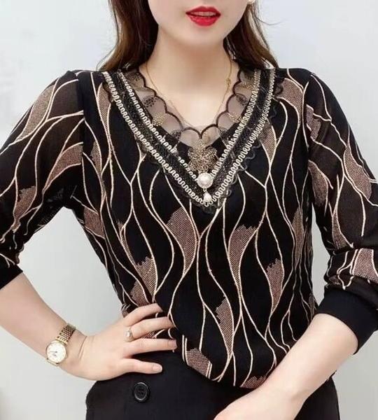 Office Lady Fashion Wave Printed Leaf T-shirt – Lace Spliced Embroidery Pearl Three-Dimensional Decoration V-Neck Pullover Women.